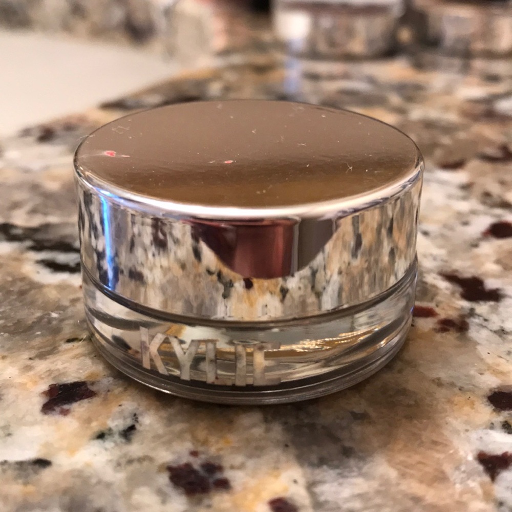 2016 Kylie cosmetics holiday creme shadow